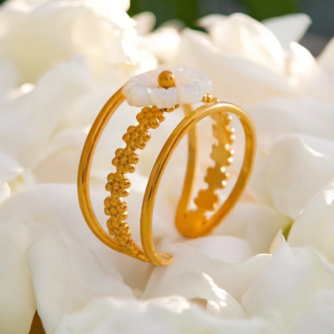 Anello Fiore Madreperla