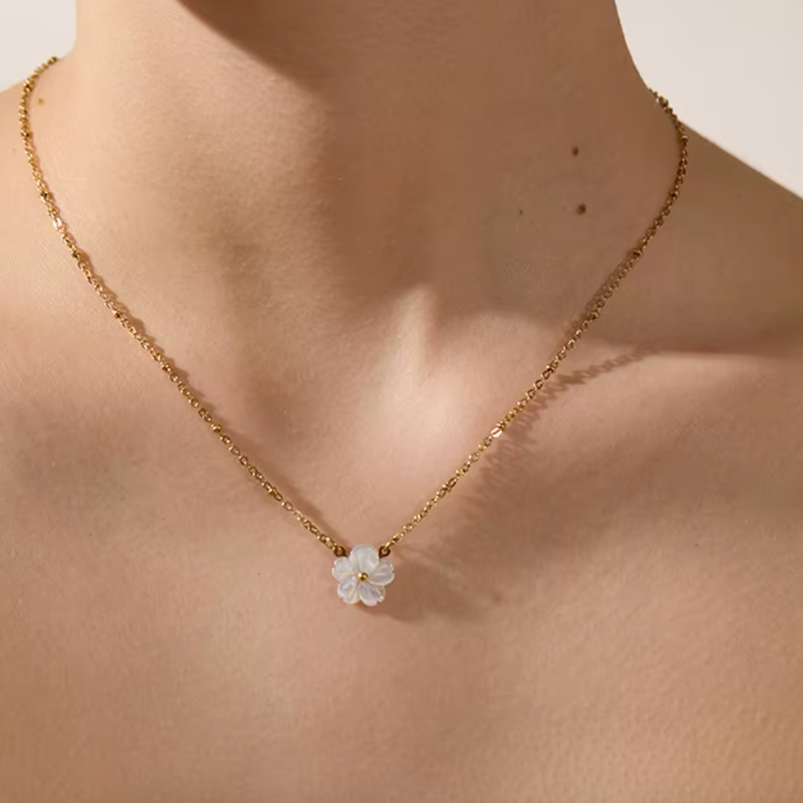 Collana Fiorellino Madreperla